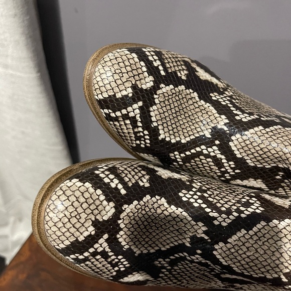 Vince Camuto boots excellent used condition worn once. - Picture 5 of 10